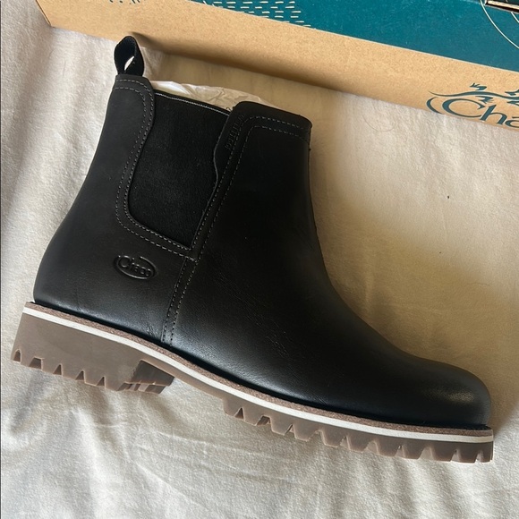 Chaco Black Leather Winter Boots with Tan Soles - Picture 2 of 5